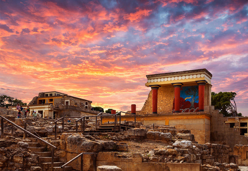 Option 3: Knosos Palace – Walking tour in Heraklion City (Fully booked)